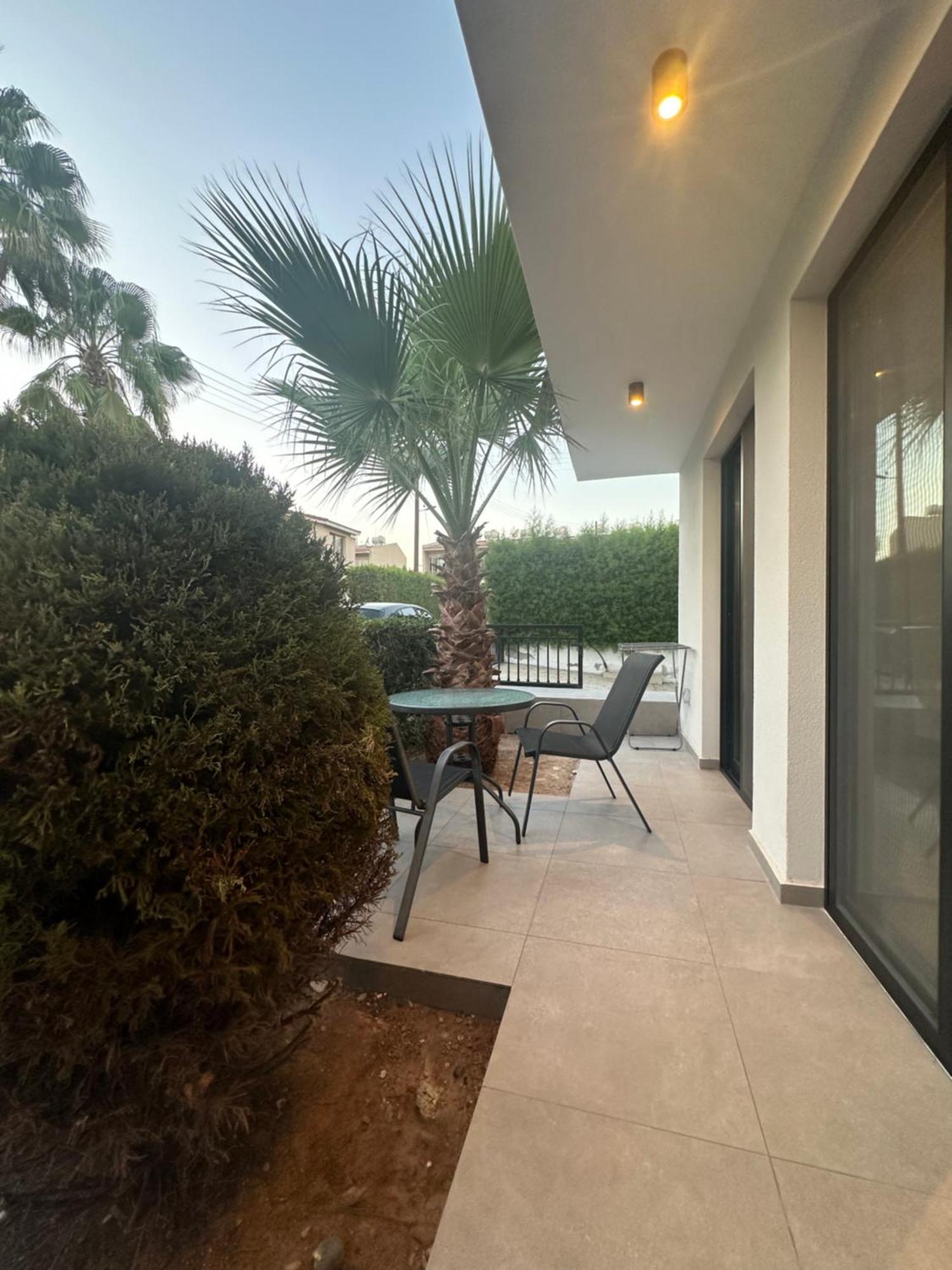Royal Sunset Studios & Apartments Limassol Exteriör bild