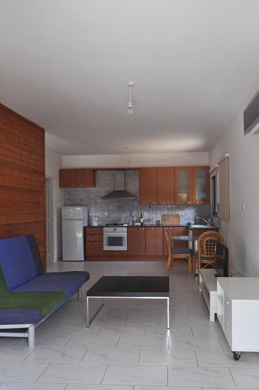 Royal Sunset Studios & Apartments Limassol Exteriör bild